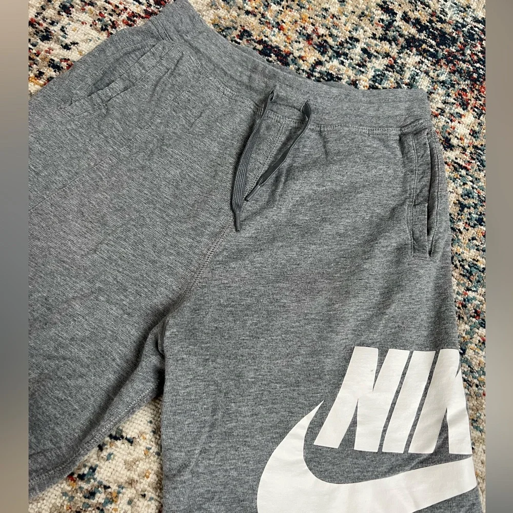Boys Nike Shorts - Picture 2 of 5